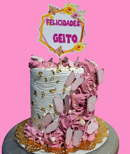 Torta con capas de colores del arcoíris