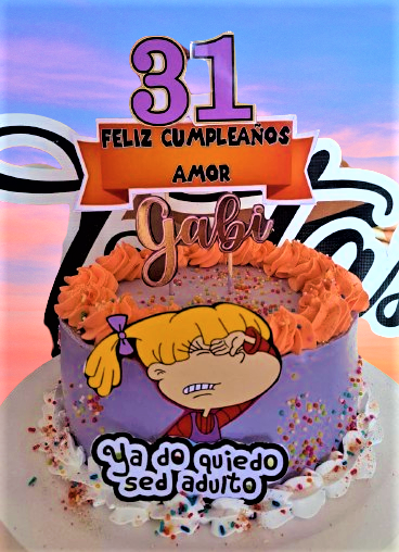 Torta con capas de colores del arcoíris